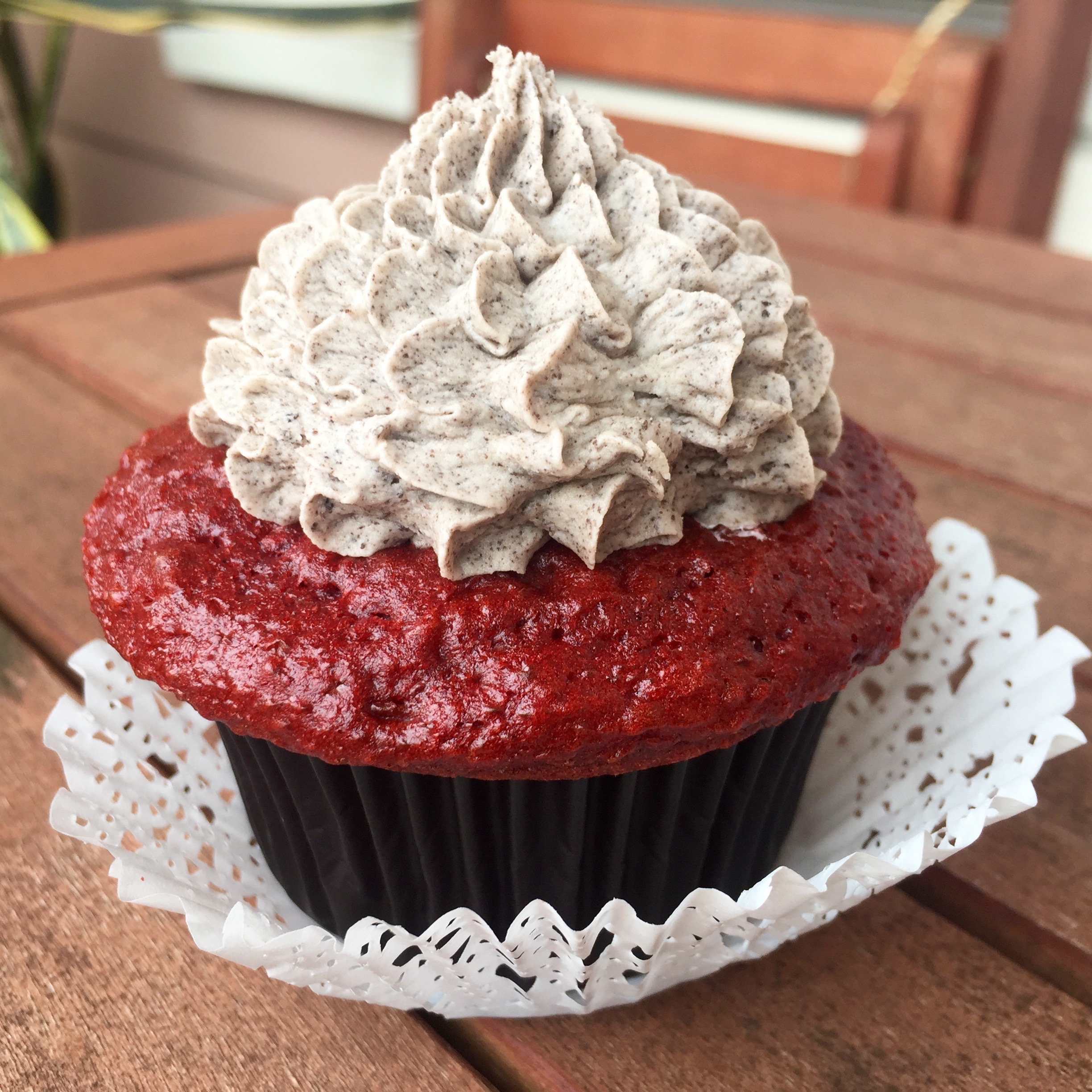 Red Velvet Cupcakes with Marshmallow Filling and Cookies & Cream Frosting
